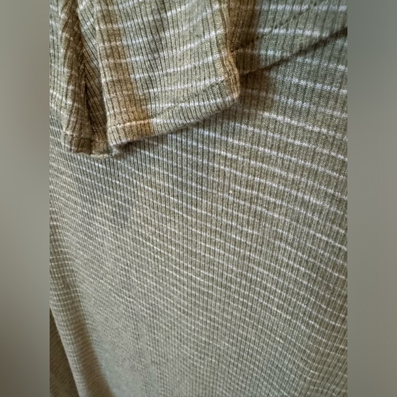 Cabi - Light Sage Green Ruffled Neckline Tank Top - Size L - Picture 6 of 9